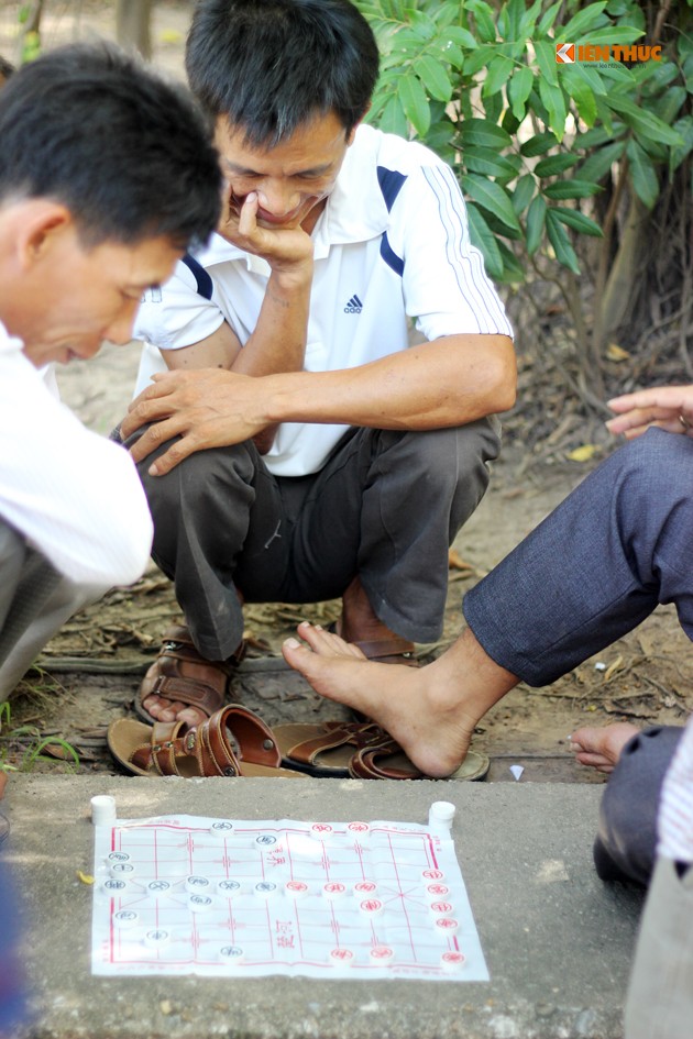 Nhung khoảnh khác dep của phụ huynh dua con di thi-Hinh-10